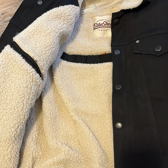 Bike Shed women’s motorcycle jacket with removable armour - Picture 3 of 8